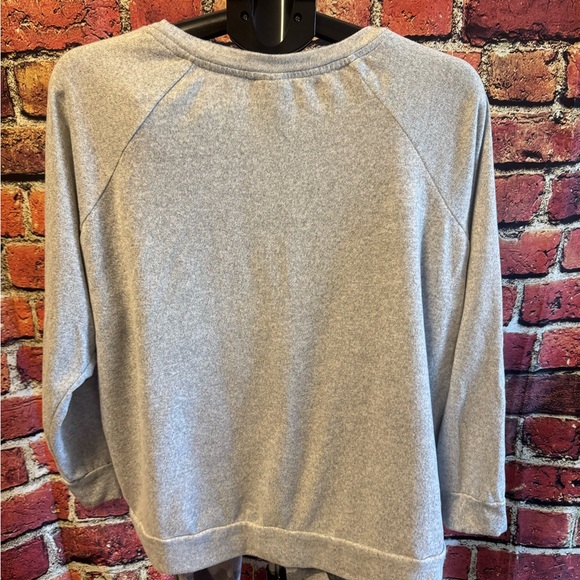 Secret Treasures Gray Pullover Sleep Set Top Size L Bottoms Size M Item #PHK7476 - Picture 2 of 4